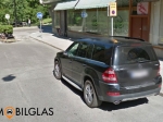 Mobilglas är ute i centrala Stockholm för att laga en inbrottsskada på en Mercedes. Fotografi: Google