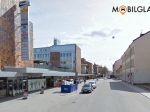 Stenskottslagning och byte av bilglas mitt i Eskilstuna. Fotografi: Google