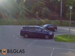 En van i Tyresö har drabbats av en stenskottsskada. Mobilglas åkte ut till plats för att laga. Fotografi: Google